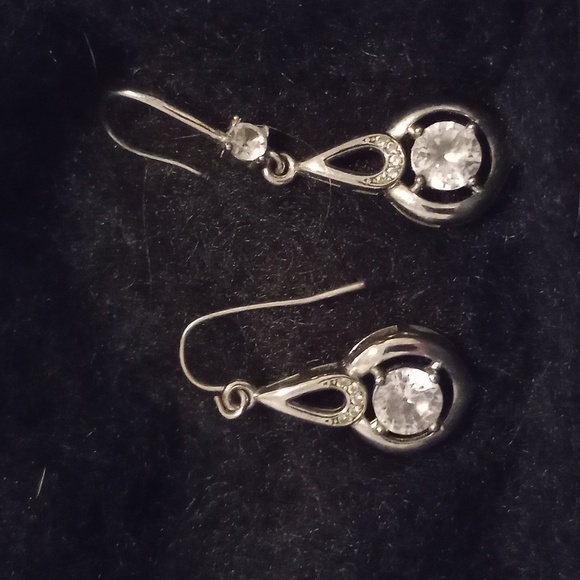 💜3/$10 Elegant Sterling Silver Drop Earrings. 925 Stamped - Picture 1 of 4